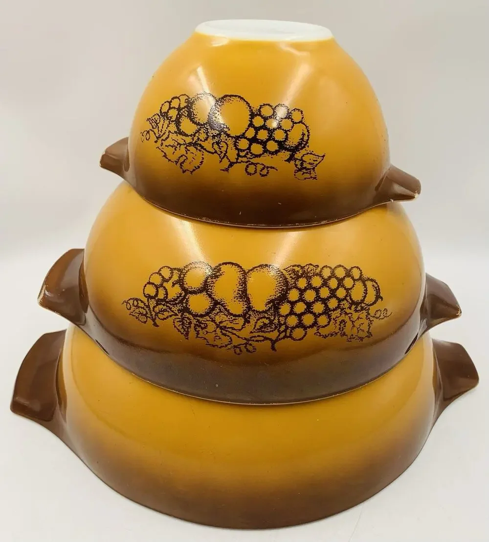 3 piece set - Vintage Pyrex Old Orchard Cinderella Nesting Mixing Bowls